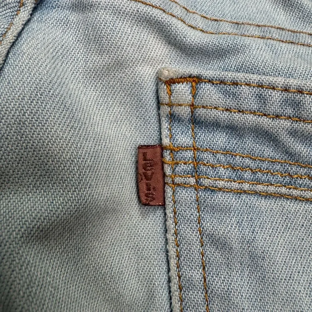 Levi's Vintage Y2K 2001 Light Wash Crop Denim Jeans Mens 34x30 Straight Leg